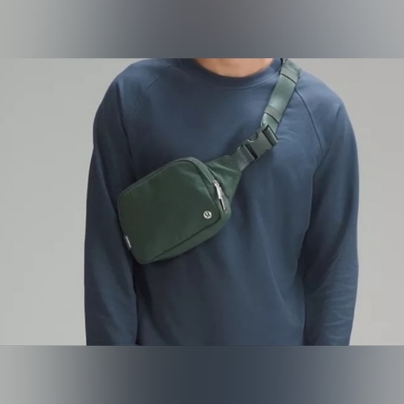 Lululemon Everywhere Belt Bag - Picture 2 of 3